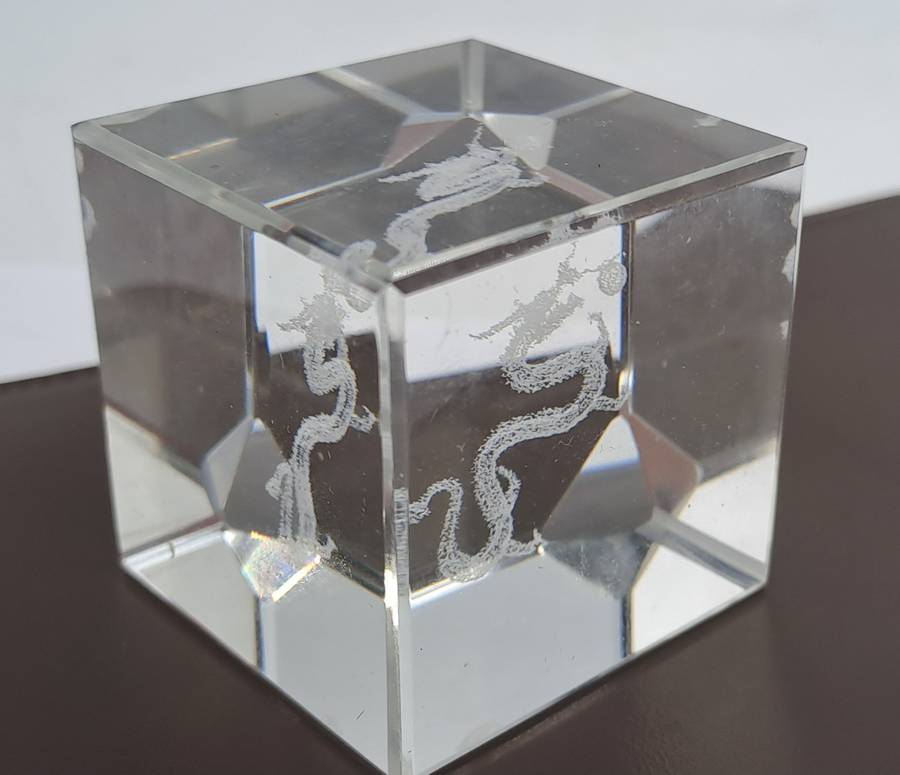 Chinese Dragon Crystal Glass Paperweight 3D Laser Etched Cube-Boxed 4,5cm x 5cm x 5cm