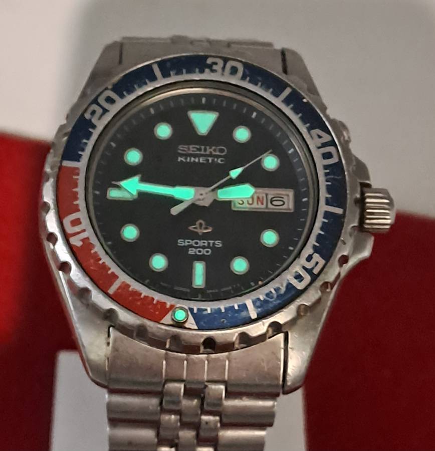 Vintage Seiko Kinetic Sports 200 illuminated Dial- SAPPLEX Crystal-see description