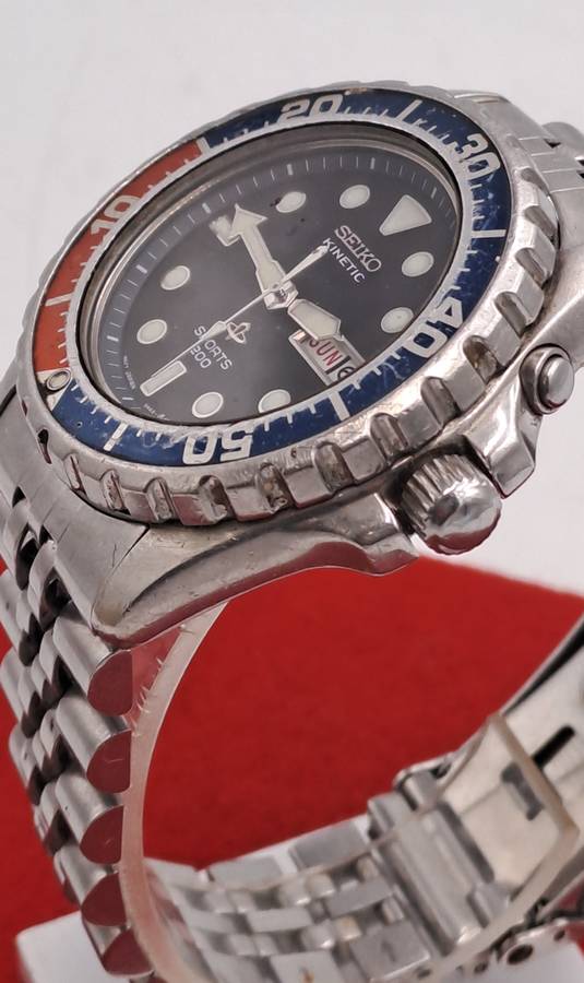 Vintage Seiko Kinetic Sports 200 illuminated Dial- SAPPLEX Crystal-see description
