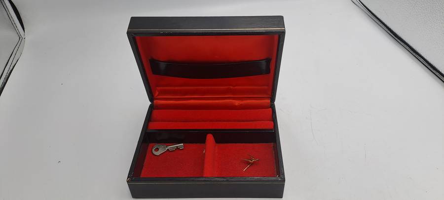 Vintage Jewelry Box made in Japan (SAA pin included)