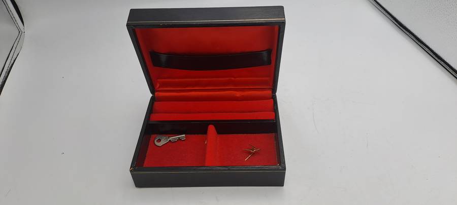 Vintage Jewelry Box made in Japan (SAA pin included)