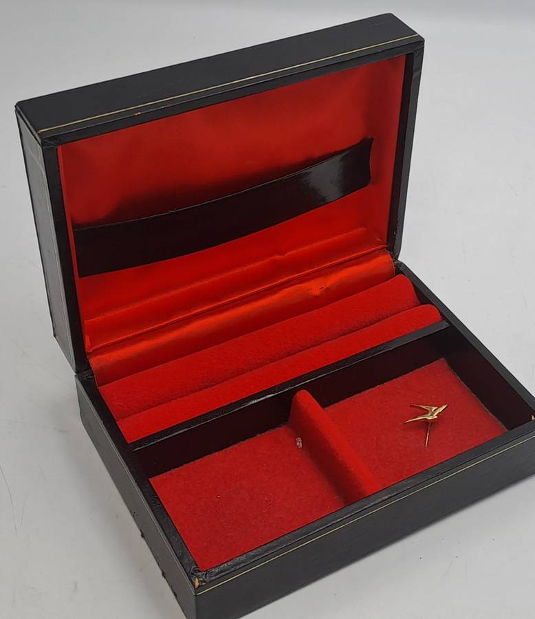 Vintage Jewelry Box made in Japan (SAA pin included)