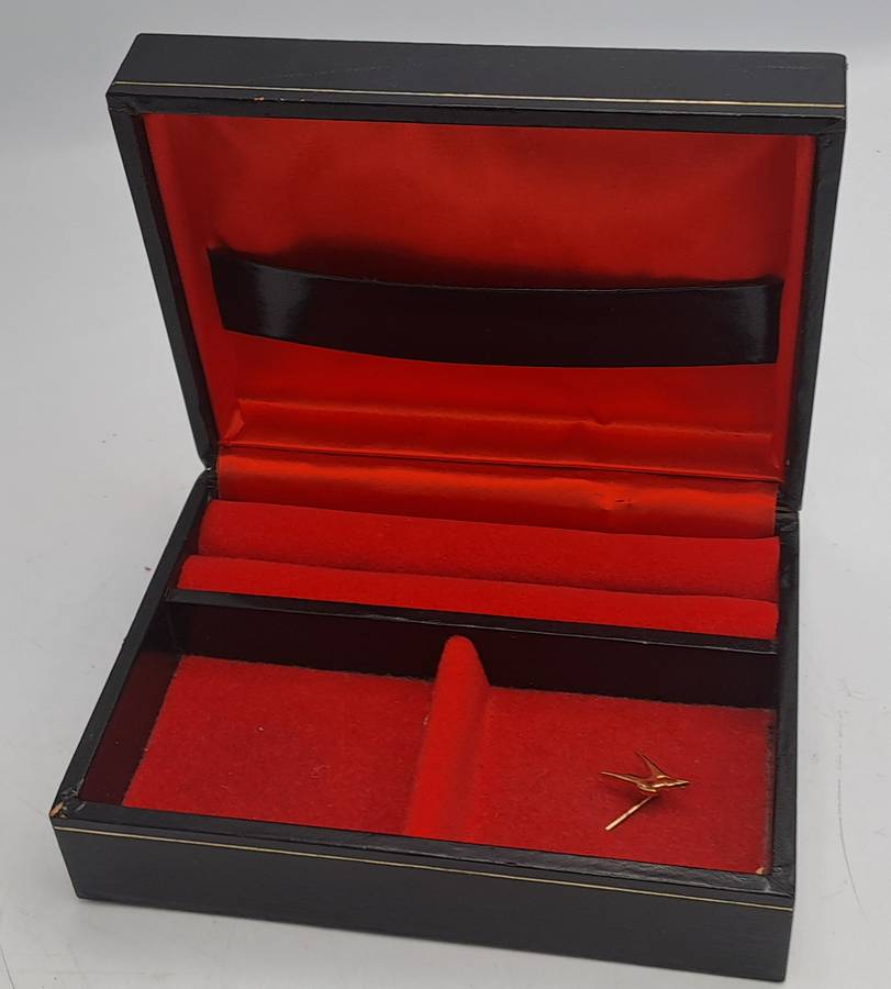 Vintage Jewelry Box made in Japan (SAA pin included)