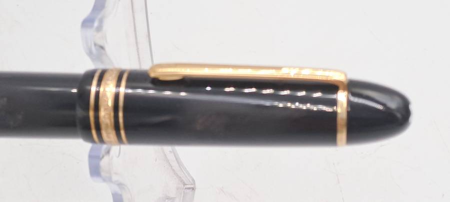 Pre-Owned Mont Blanc Fountain Pen with 4810 18kt 750 Gold Nib-Barrel and Cap DAMAGED