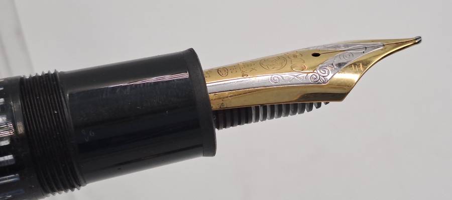 Pre-Owned Mont Blanc Fountain Pen with 4810 18kt 750 Gold Nib-Barrel and Cap DAMAGED