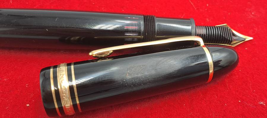 Pre-Owned Mont Blanc Fountain Pen with 4810 18kt 750 Gold Nib-Barrel and Cap DAMAGED