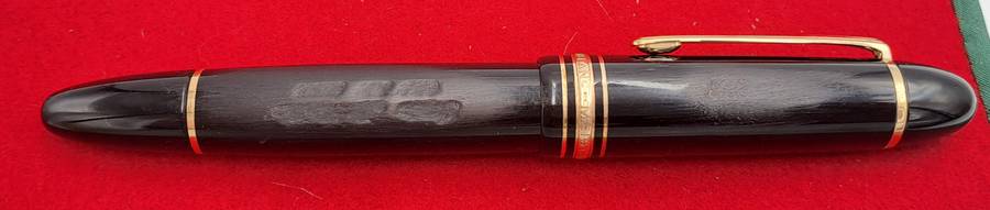 Pre-Owned Mont Blanc Fountain Pen with 4810 18kt 750 Gold Nib-Barrel and Cap DAMAGED