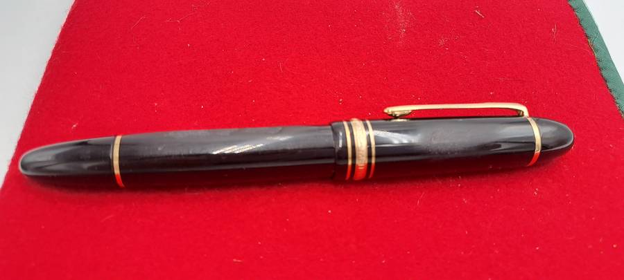 Pre-Owned Mont Blanc Fountain Pen with 4810 18kt 750 Gold Nib-Barrel and Cap DAMAGED