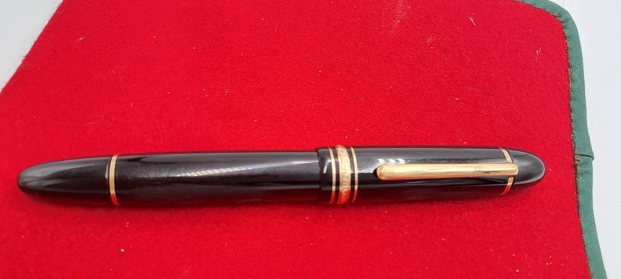 Pre-Owned Mont Blanc Fountain Pen with 4810 18kt 750 Gold Nib-Barrel and Cap DAMAGED