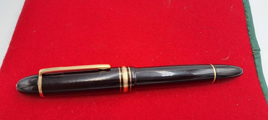 Pre-Owned Mont Blanc Fountain Pen with 4810 18kt 750 Gold Nib-Barrel and Cap DAMAGED