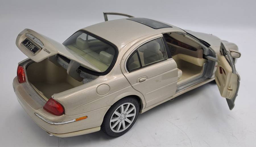 1999 Jaguar S-Type Maisto Die Cast 1/18 Scale-No Box