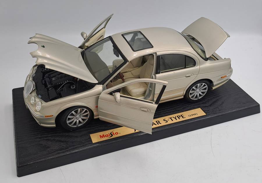 1999 Jaguar S-Type Maisto Die Cast 1/18 Scale-No Box