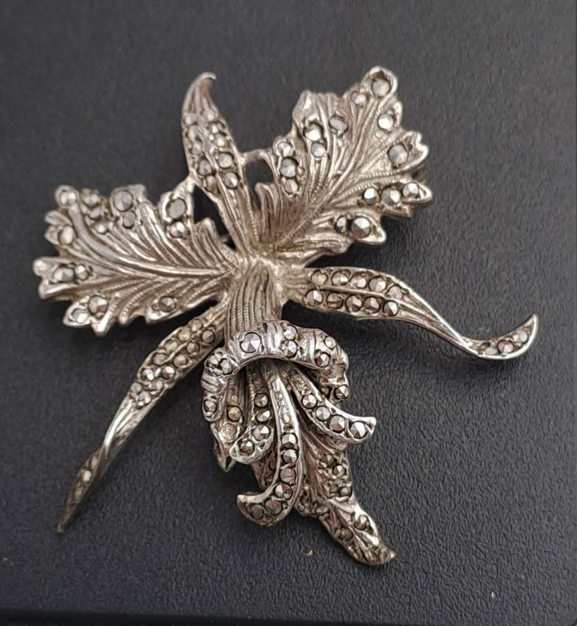 Vintage Marcasite Brooch -White Metal 4,5cm x 5,2cm