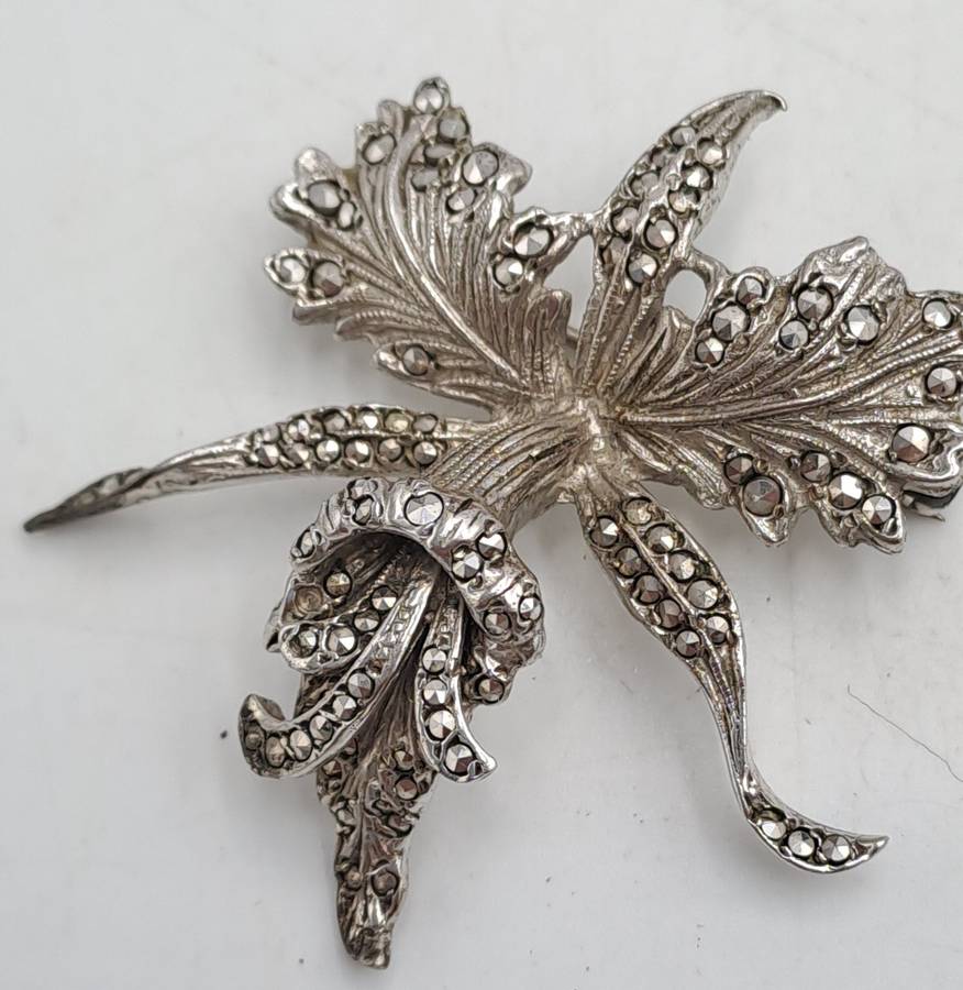 Vintage Marcasite Brooch -White Metal 4,5cm x 5,2cm