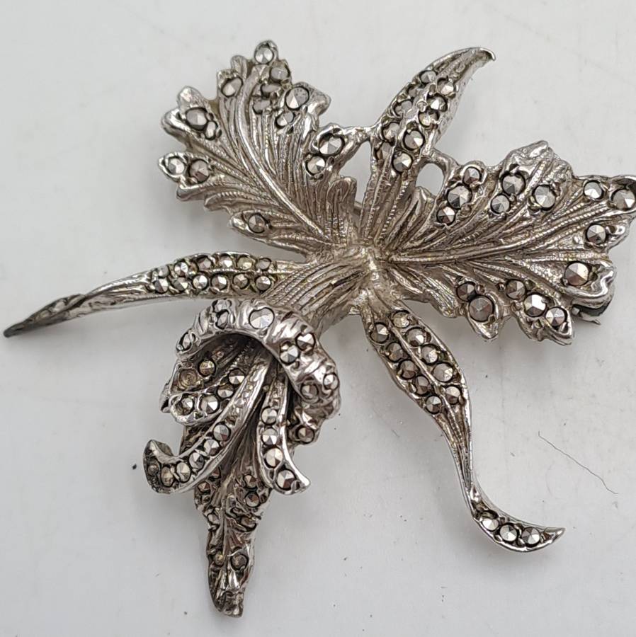 Vintage Marcasite Brooch -White Metal 4,5cm x 5,2cm