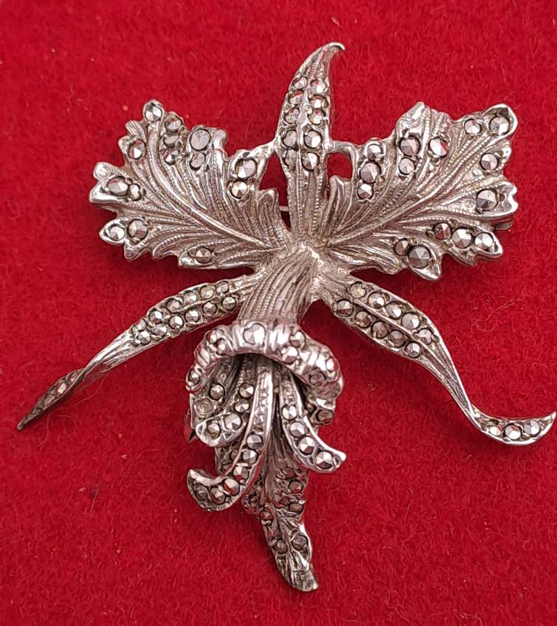 Vintage Marcasite Brooch -White Metal 4,5cm x 5,2cm