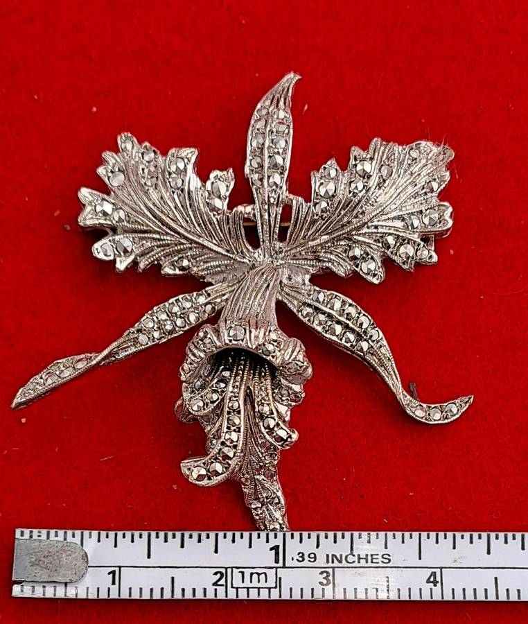 Vintage Marcasite Brooch -Marked Silver 4,3cm x 4,9cm
