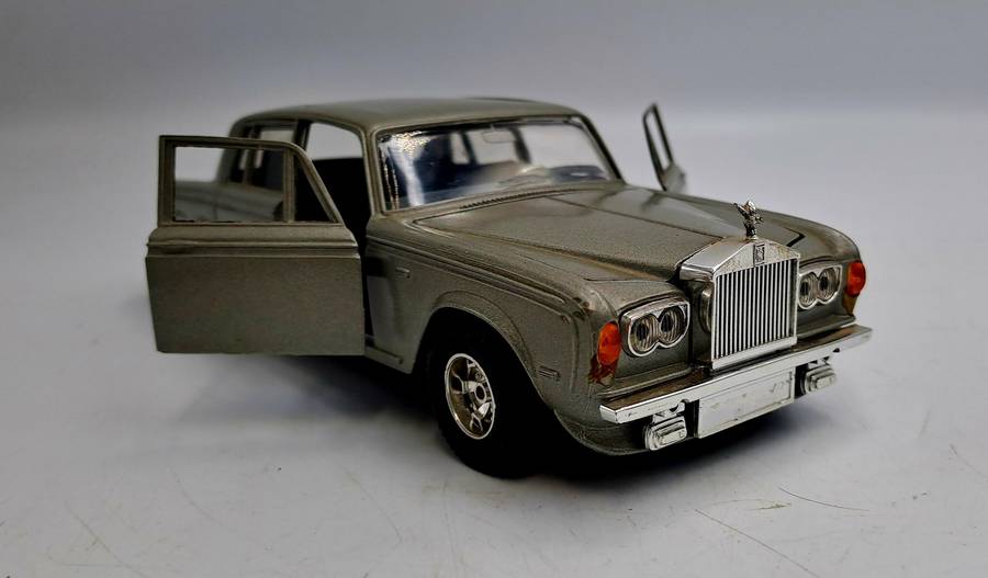 Rolls Royce Silver Shadow Burago No. 0134 1:24 Scale -Made in ITALY-No Box