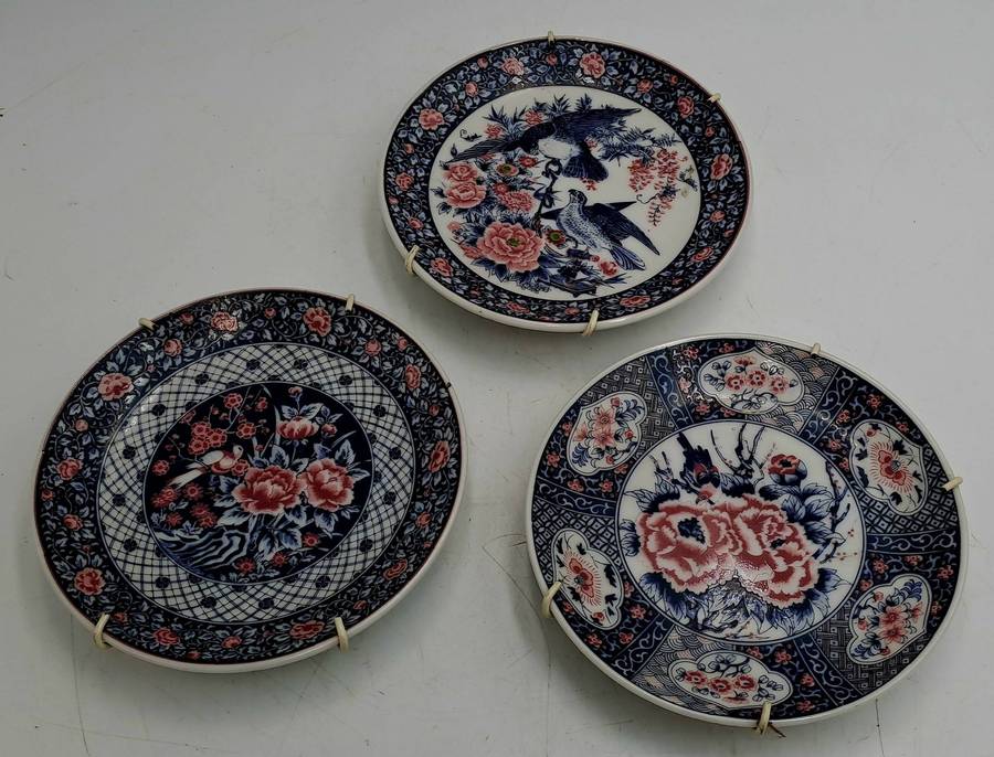 3 Small 10,2cm Vintage Hand Decorated Yamaguchi Imperial Imari wall Plates with Hangers