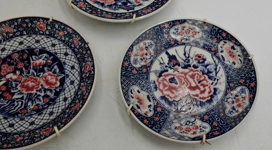 3 Small 10,2cm Vintage Hand Decorated Yamaguchi Imperial Imari wall Plates with Hangers