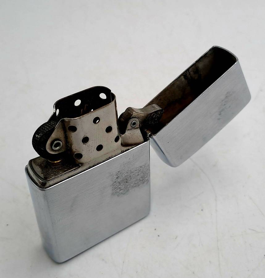 Vintage ZIPPO Lighter LANDROVER -great Spark need fluid Made in Bradford USA