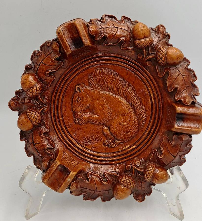 A Pair of Vintage Syroco Wood Ashtray Squirrel Oak Leaf Acorn Nut Design