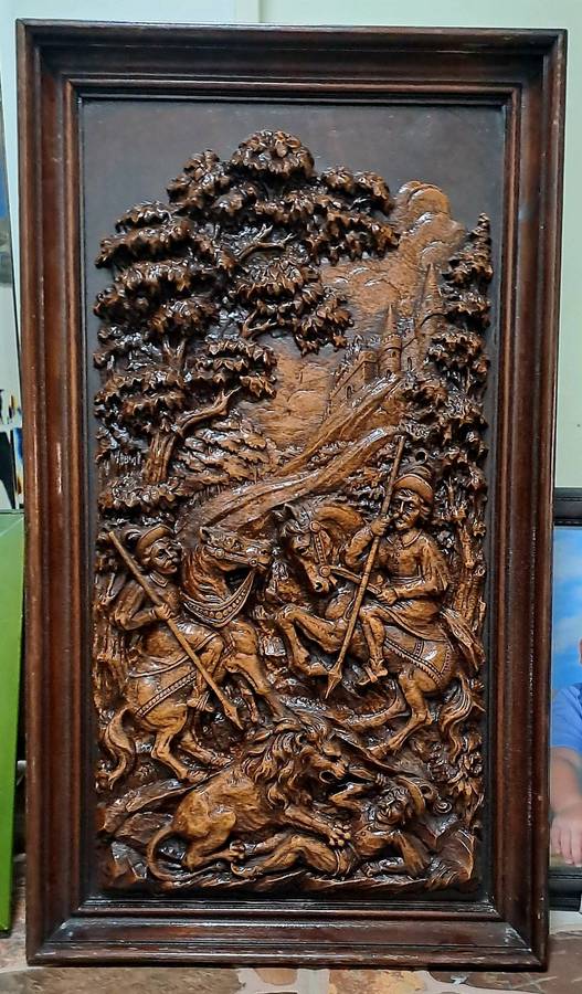 Vintage Syroco wood plaque depicting a lion hunt by The Syracuse Ornamental Company,