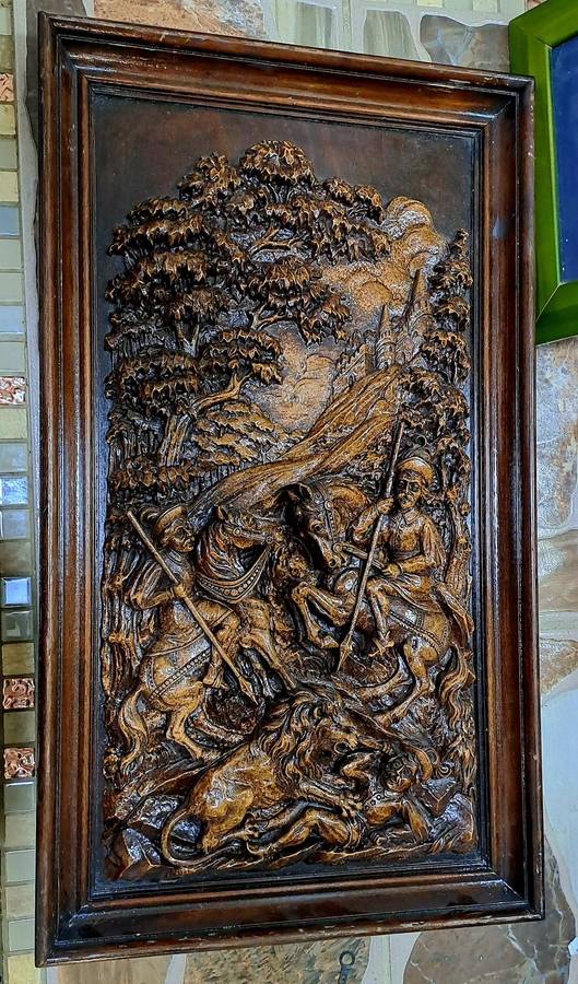 Vintage Syroco wood plaque depicting a lion hunt by The Syracuse Ornamental Company,