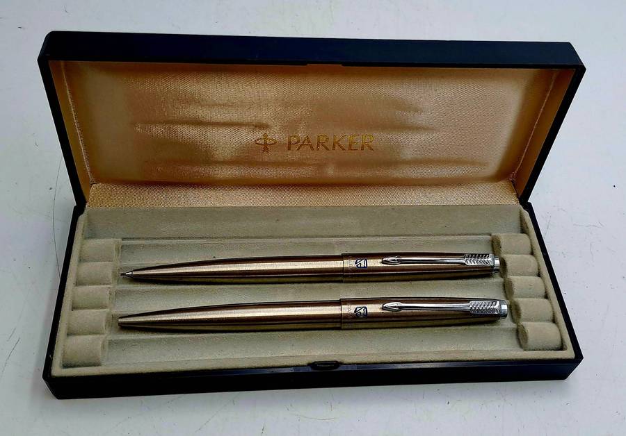 Pre-Owned 1982 Parker Roller ballpen and 0.5 Pencil set (the pencil have a blockage)-Branded