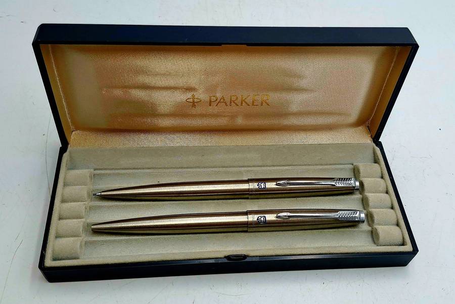 Pre-Owned 1982 Parker Roller ballpen and 0.5 Pencil set (the pencil have a blockage)-Branded