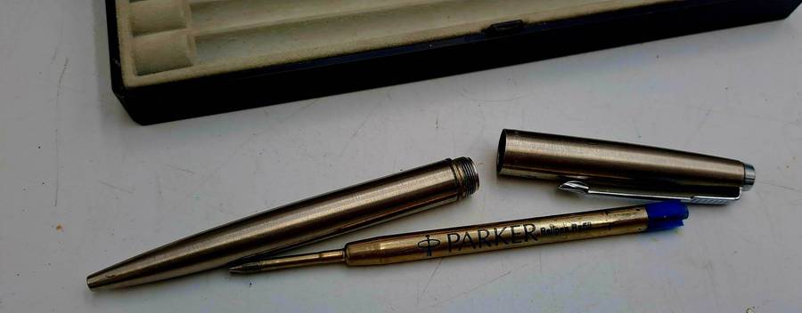Pre-Owned 1982 Parker Roller ballpen and 0.5 Pencil set (the pencil have a blockage)-Branded