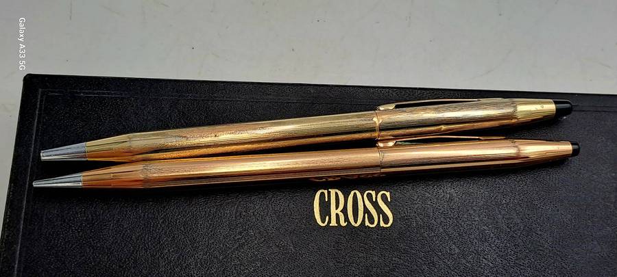 Pre-Owned Cross 1/20 10kt Rolled Gold Ball Pen and 1/20 14kt Gold Filled 0,9mm Pencil-in Case