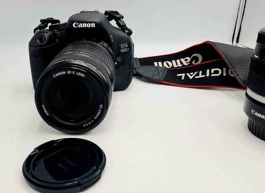 Pre-owned Canon EOS 600D Camera Combo with 55-250mm Zoom and 18-55mm Lenses