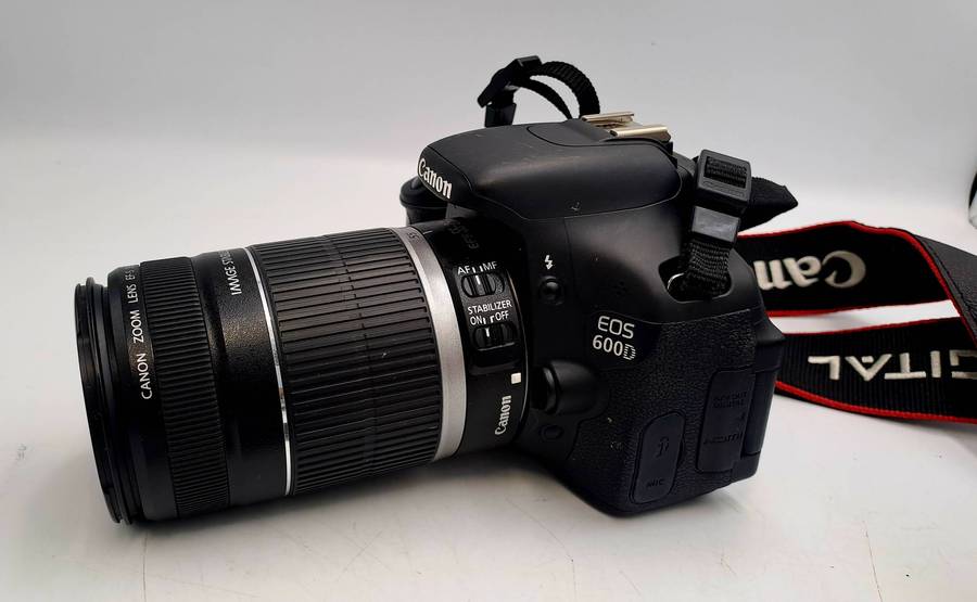 Pre-owned Canon EOS 600D Camera Combo with 55-250mm Zoom and 18-55mm Lenses
