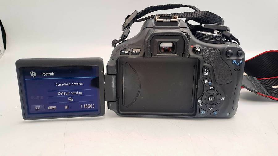 Pre-owned Canon EOS 600D Camera Combo with 55-250mm Zoom and 18-55mm Lenses