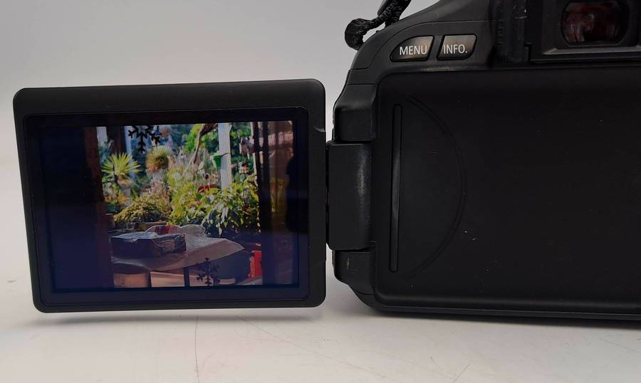 Pre-owned Canon EOS 600D Camera Combo with 55-250mm Zoom and 18-55mm Lenses