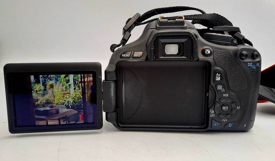 Pre-owned Canon EOS 600D Camera Combo with 55-250mm Zoom and 18-55mm Lenses