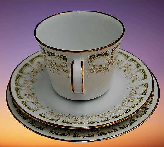 18pc Vintage 1970's Noritake  2301 SONIA (6 Tea Trio's)Gold Trim - Unused ..still in Box -Japan