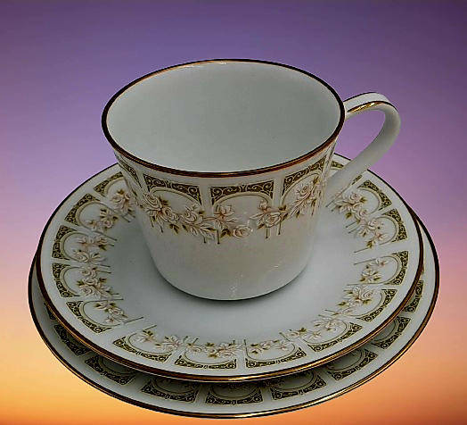 18pc Vintage 1970's Noritake  2301 SONIA (6 Tea Trio's)Gold Trim - Unused ..still in Box -Japan