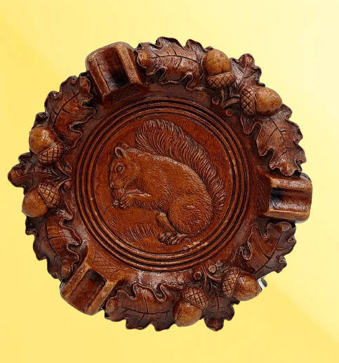 A Pair of Vintage Syroco Wood Ashtray Squirrel Oak Leaf Acorn Nut Design