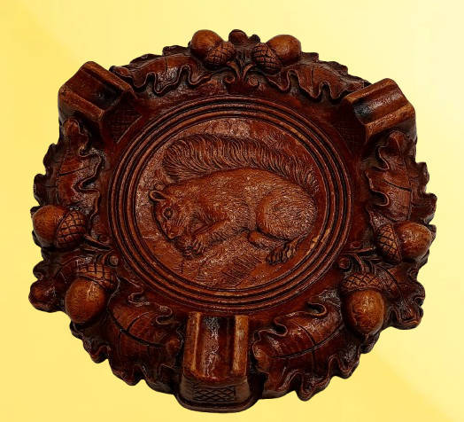A Pair of Vintage Syroco Wood Ashtray Squirrel Oak Leaf Acorn Nut Design