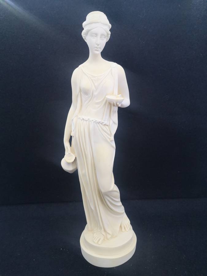 Arta Fina statue