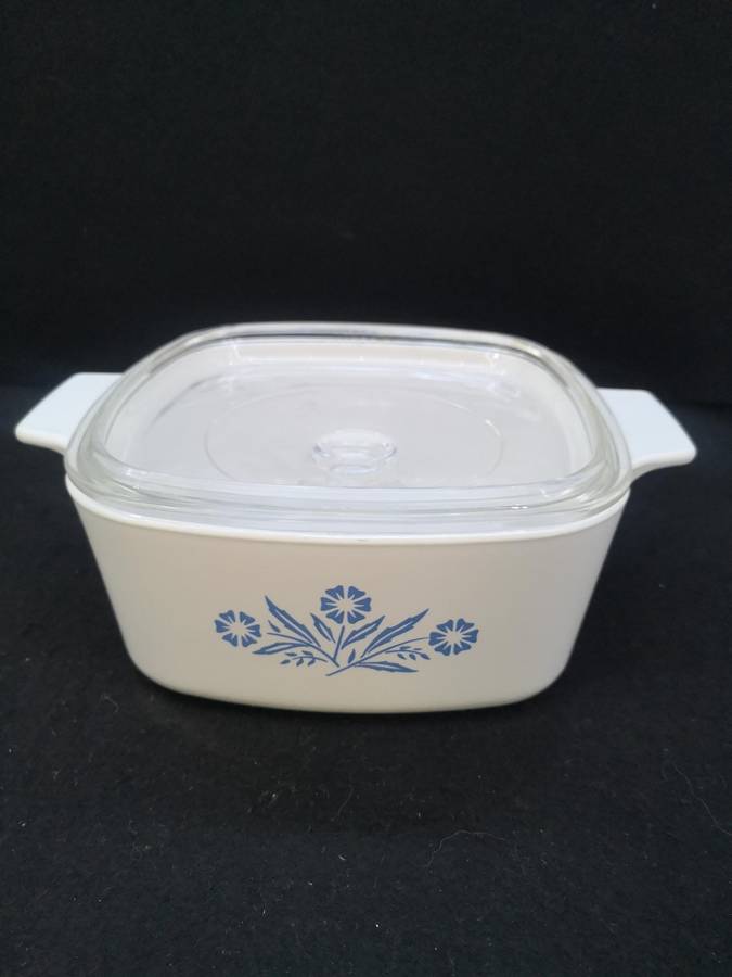 Vintage Corning Ware Blue cornflower with Pyrex lid