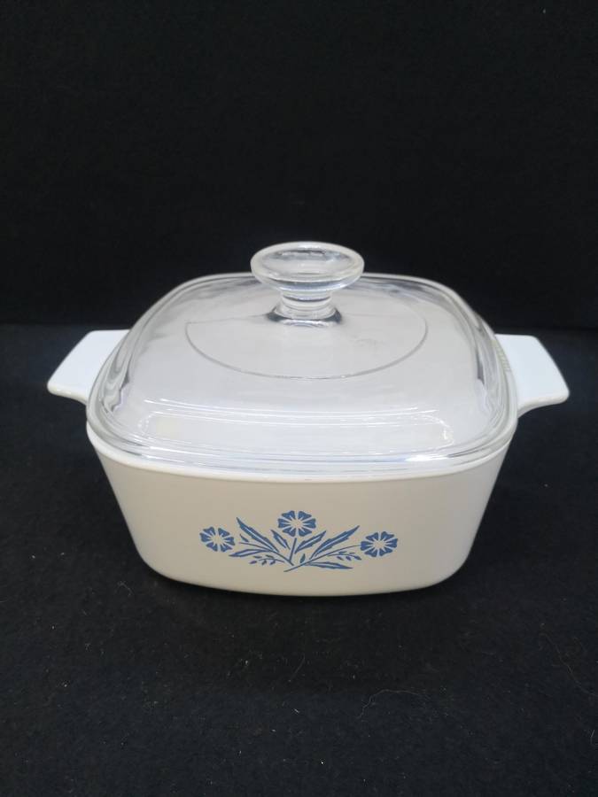 Vintage Corning Ware Blue cornflower with Pyrex lid
