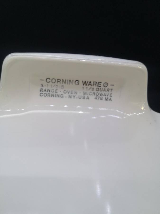 Vintage Corning Ware Blue cornflower with Pyrex lid
