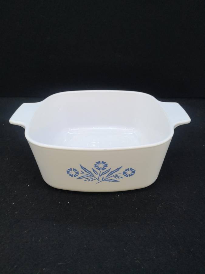 Vintage Corning Ware Blue cornflower with Pyrex lid