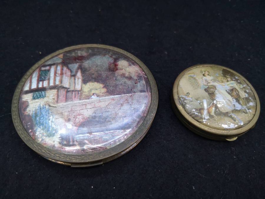 Vintage compact set