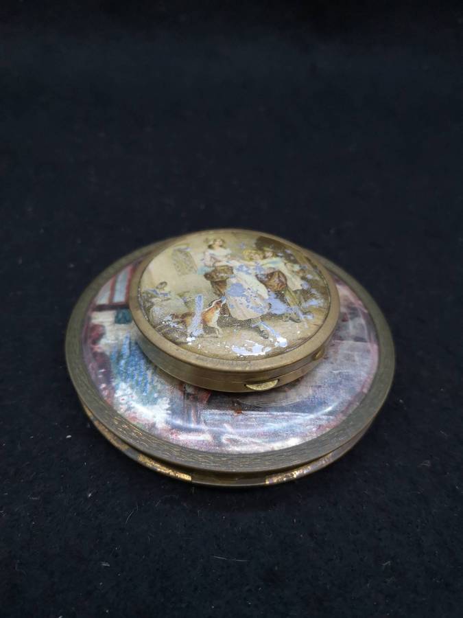 Vintage compact set
