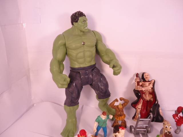 Hasbro - Lot of 16 Figurines
