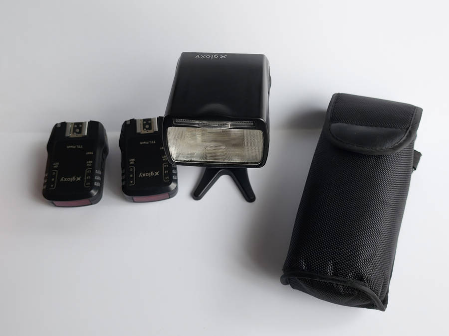 Gloxy Speed Light (for NIKON) - with trigger set, color gels and pouch